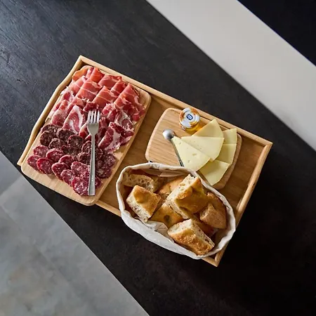 Porrelli & Oda ve Kahvaltı 4*